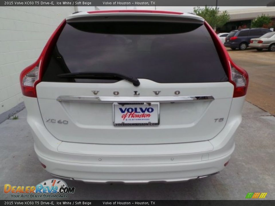 2015 Volvo XC60 T5 Drive-E Ice White / Soft Beige Photo #4