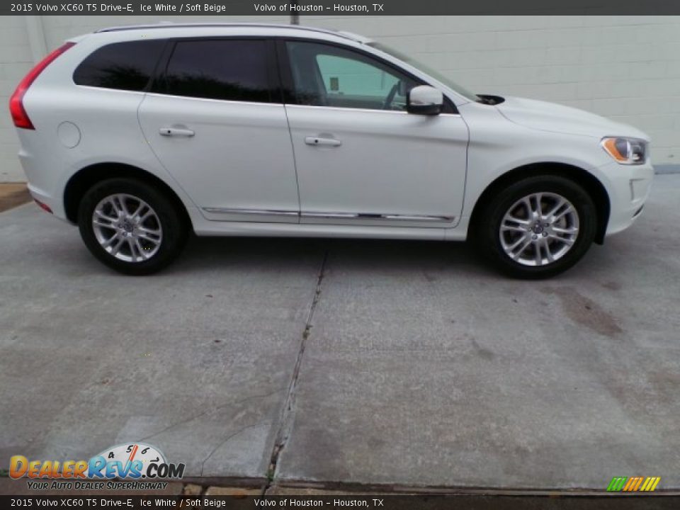 2015 Volvo XC60 T5 Drive-E Ice White / Soft Beige Photo #6