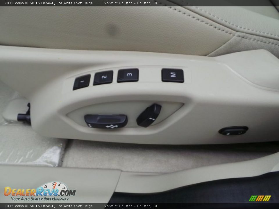 2015 Volvo XC60 T5 Drive-E Ice White / Soft Beige Photo #11