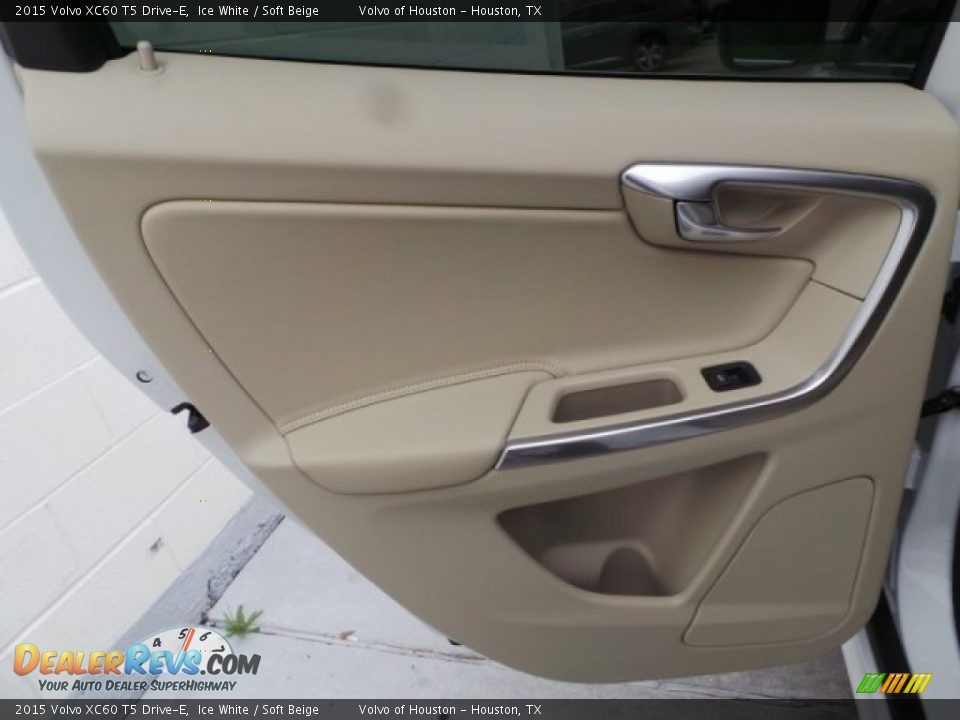 2015 Volvo XC60 T5 Drive-E Ice White / Soft Beige Photo #22
