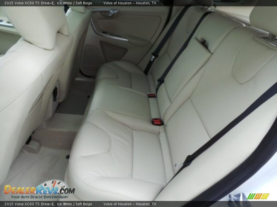 2015 Volvo XC60 T5 Drive-E Ice White / Soft Beige Photo #23