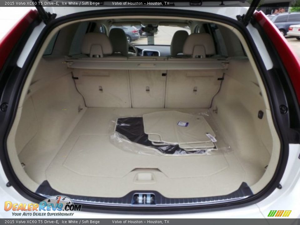 2015 Volvo XC60 T5 Drive-E Ice White / Soft Beige Photo #26