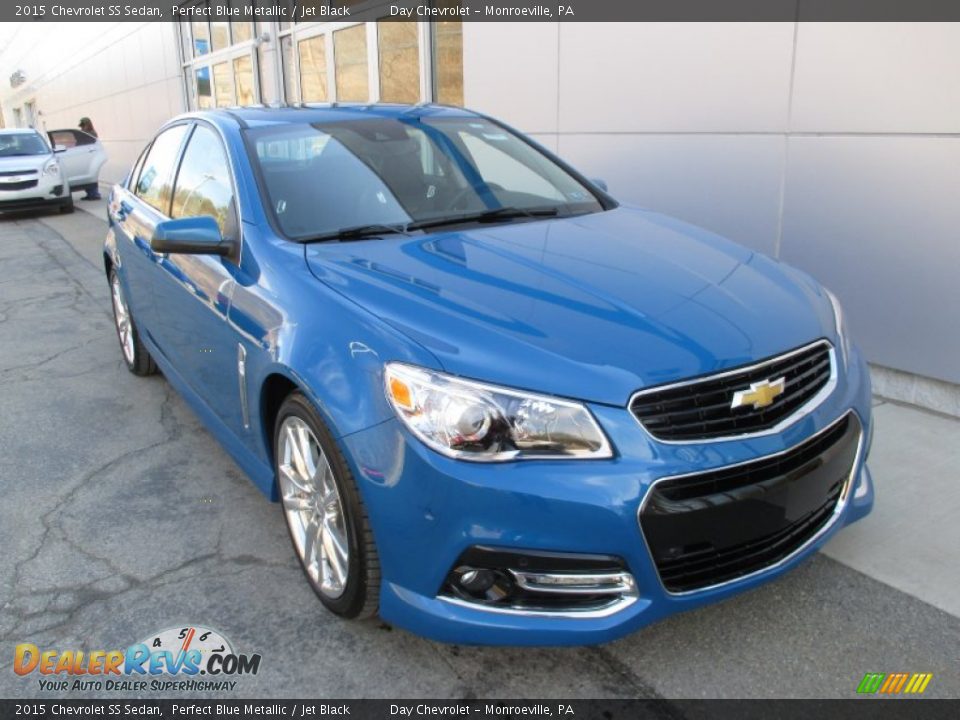 Front 3/4 View of 2015 Chevrolet SS Sedan Photo #11