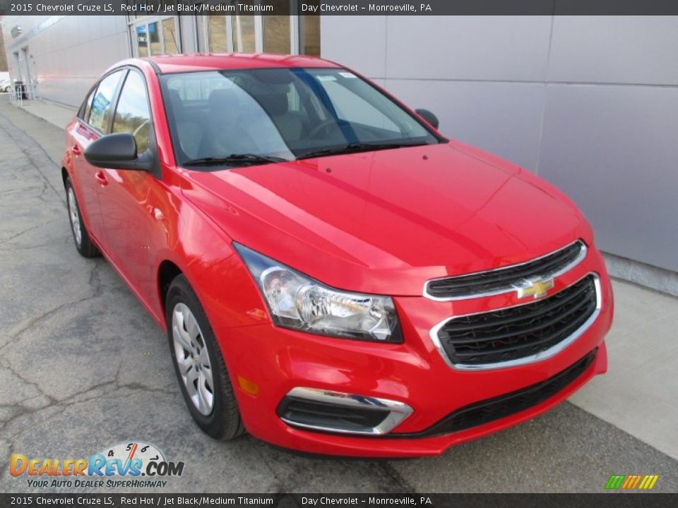 Front 3/4 View of 2015 Chevrolet Cruze LS Photo #10