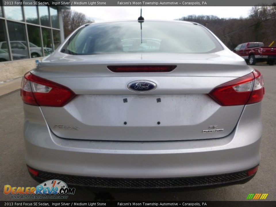 2013 Ford Focus SE Sedan Ingot Silver / Medium Light Stone Photo #6