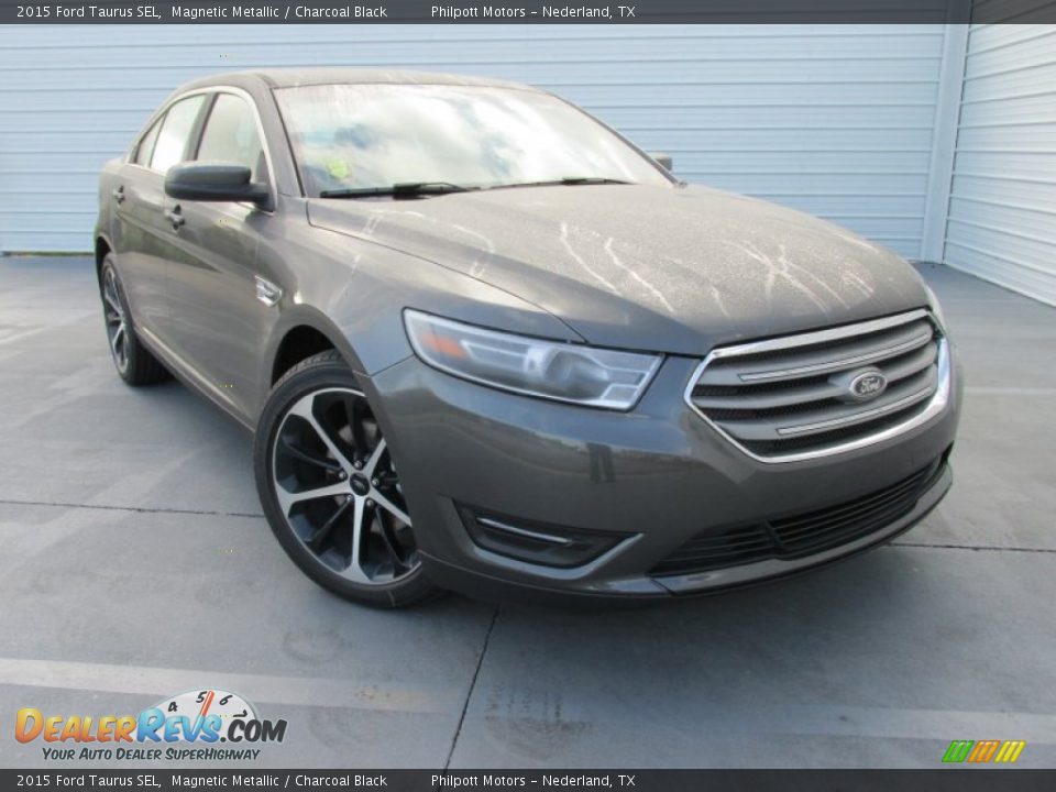 Front 3/4 View of 2015 Ford Taurus SEL Photo #2