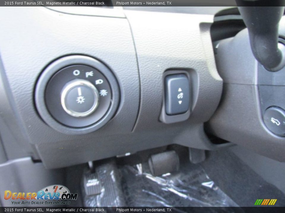 2015 Ford Taurus SEL Magnetic Metallic / Charcoal Black Photo #32