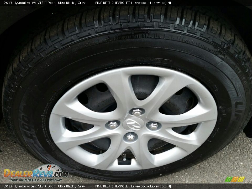 2013 Hyundai Accent GLS 4 Door Ultra Black / Gray Photo #4
