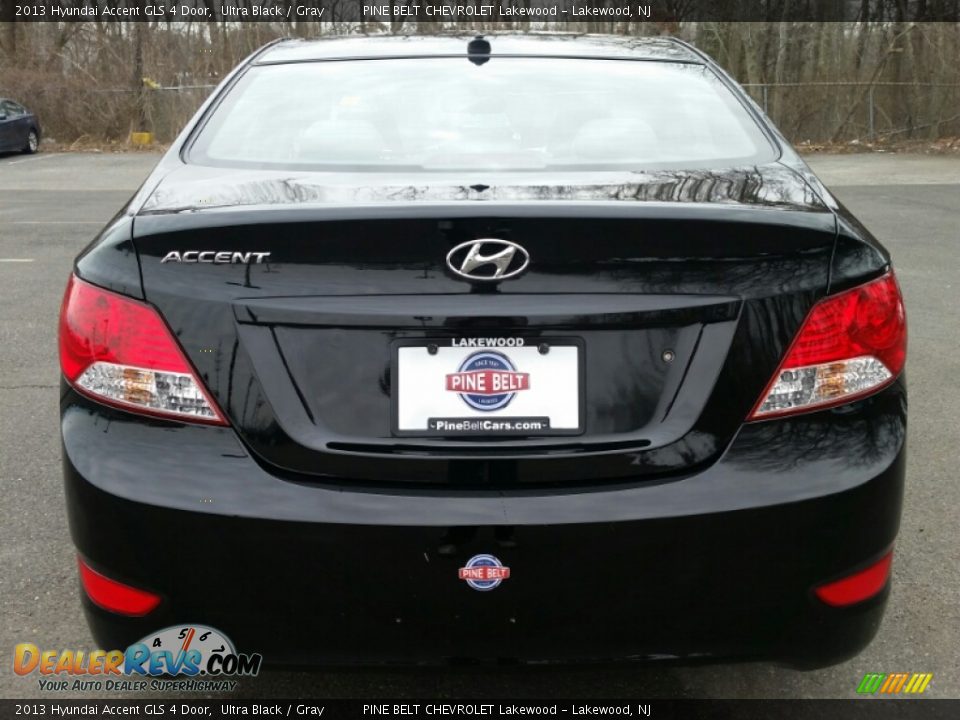 2013 Hyundai Accent GLS 4 Door Ultra Black / Gray Photo #8