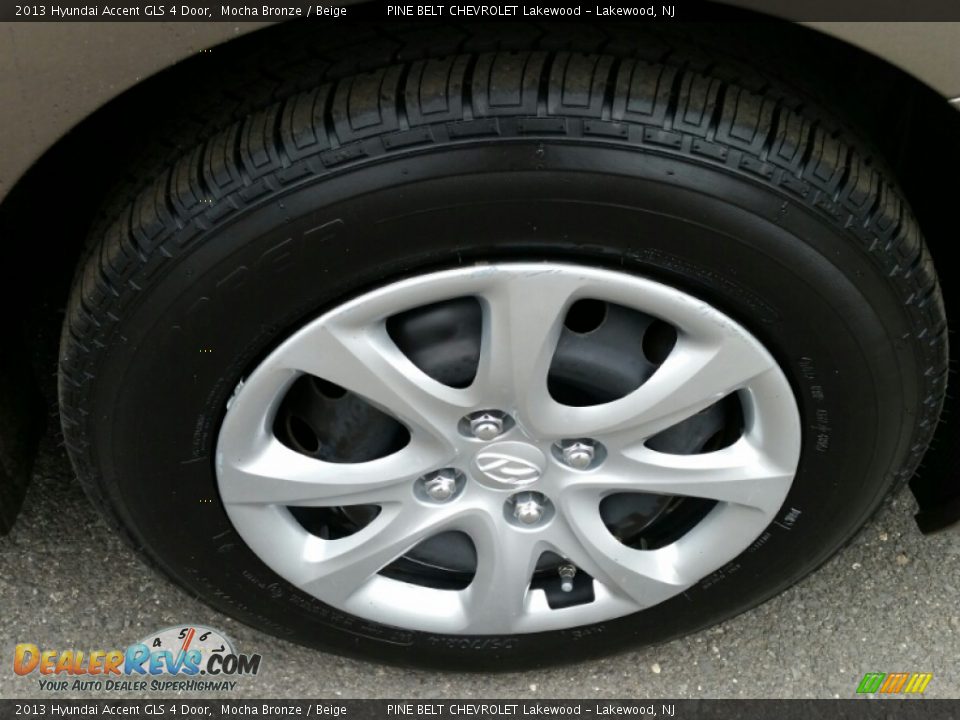 2013 Hyundai Accent GLS 4 Door Mocha Bronze / Beige Photo #4