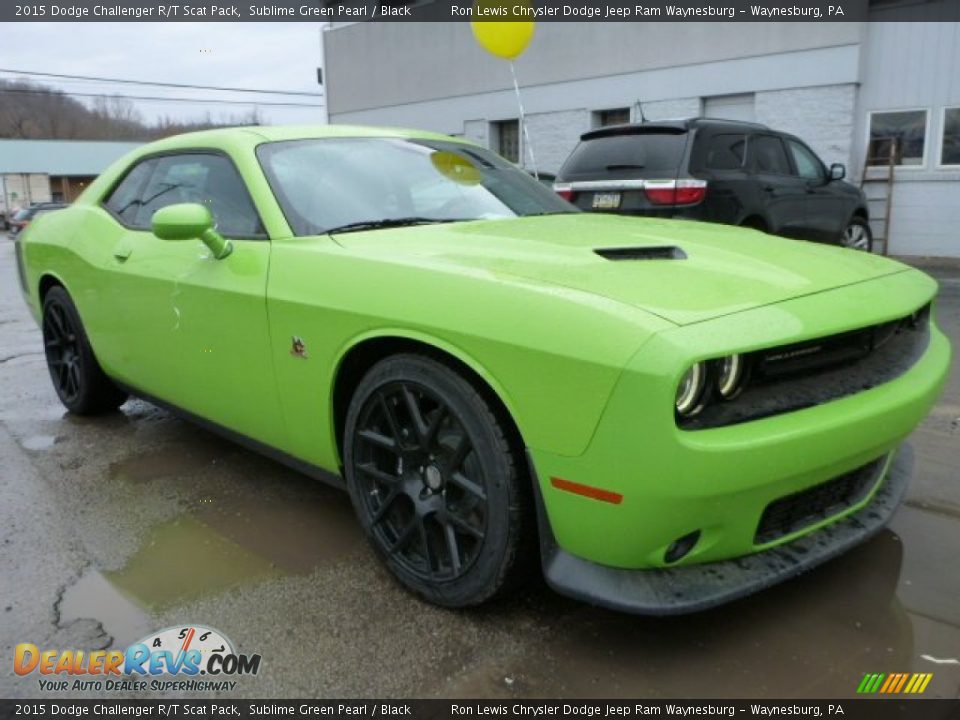 Front 3/4 View of 2015 Dodge Challenger R/T Scat Pack Photo #7
