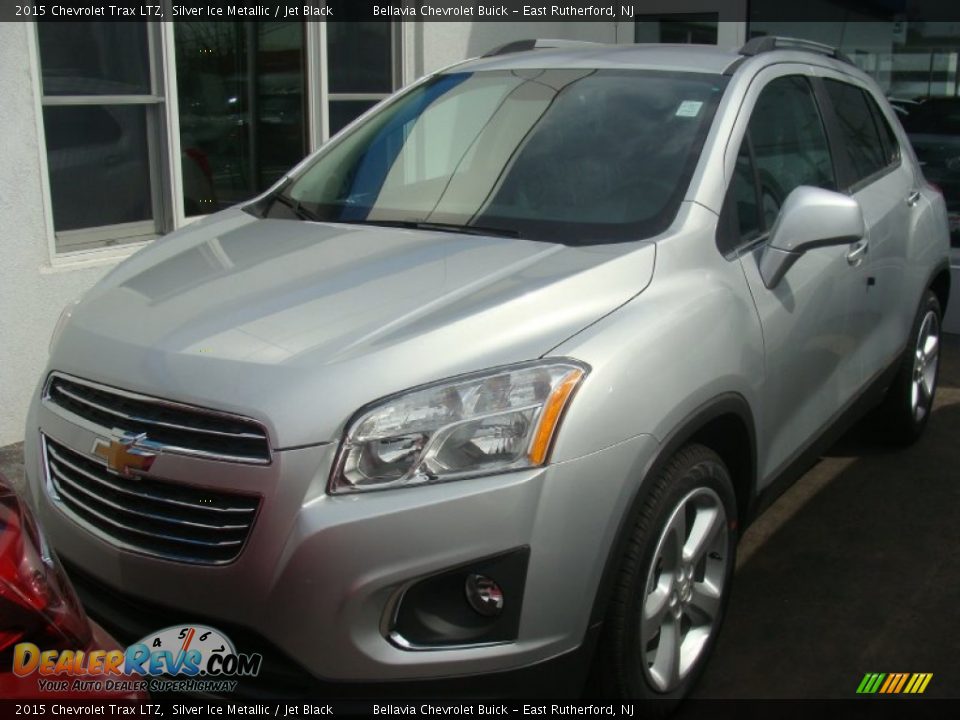 Front 3/4 View of 2015 Chevrolet Trax LTZ Photo #1
