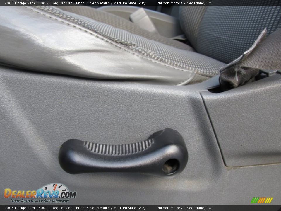 2006 Dodge Ram 1500 ST Regular Cab Bright Silver Metallic / Medium Slate Gray Photo #30