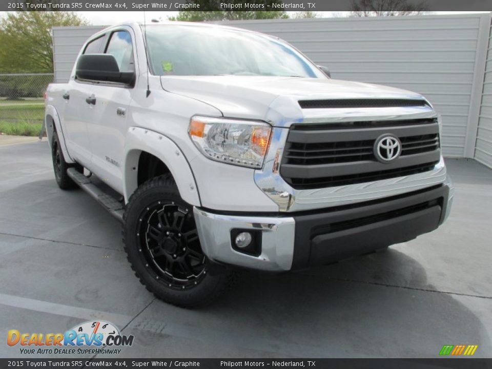 Front 3/4 View of 2015 Toyota Tundra SR5 CrewMax 4x4 Photo #2
