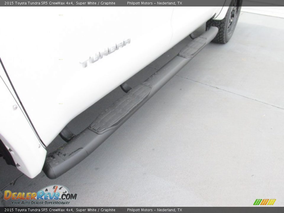 2015 Toyota Tundra SR5 CrewMax 4x4 Super White / Graphite Photo #12