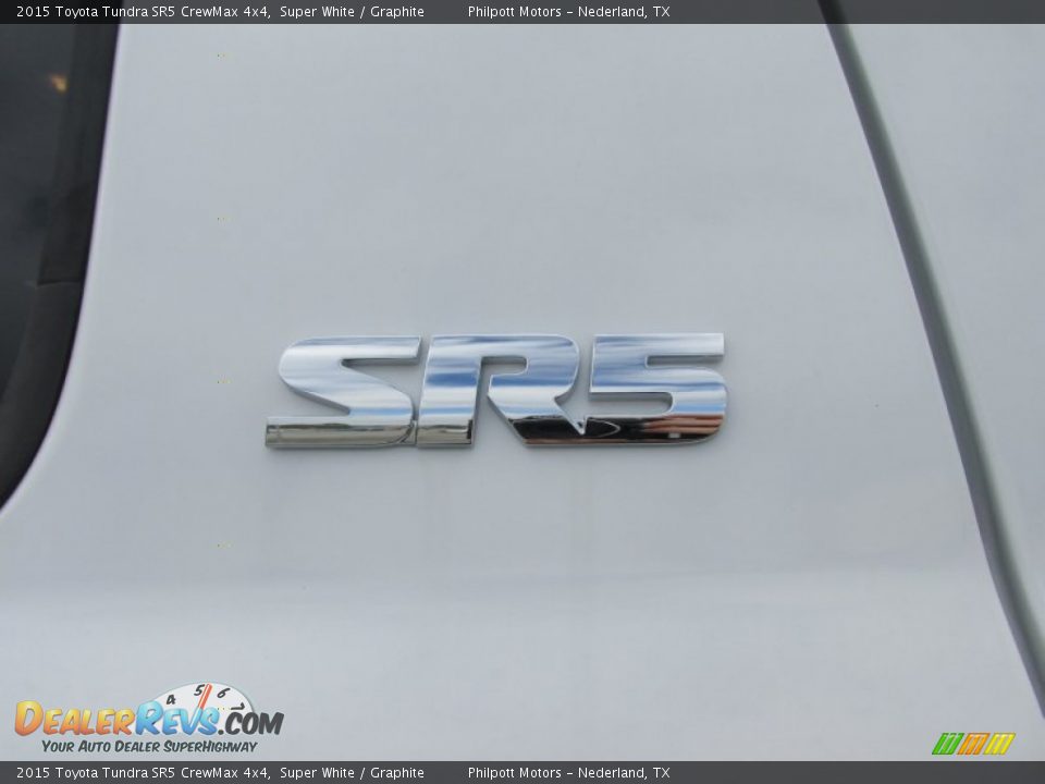2015 Toyota Tundra SR5 CrewMax 4x4 Super White / Graphite Photo #16
