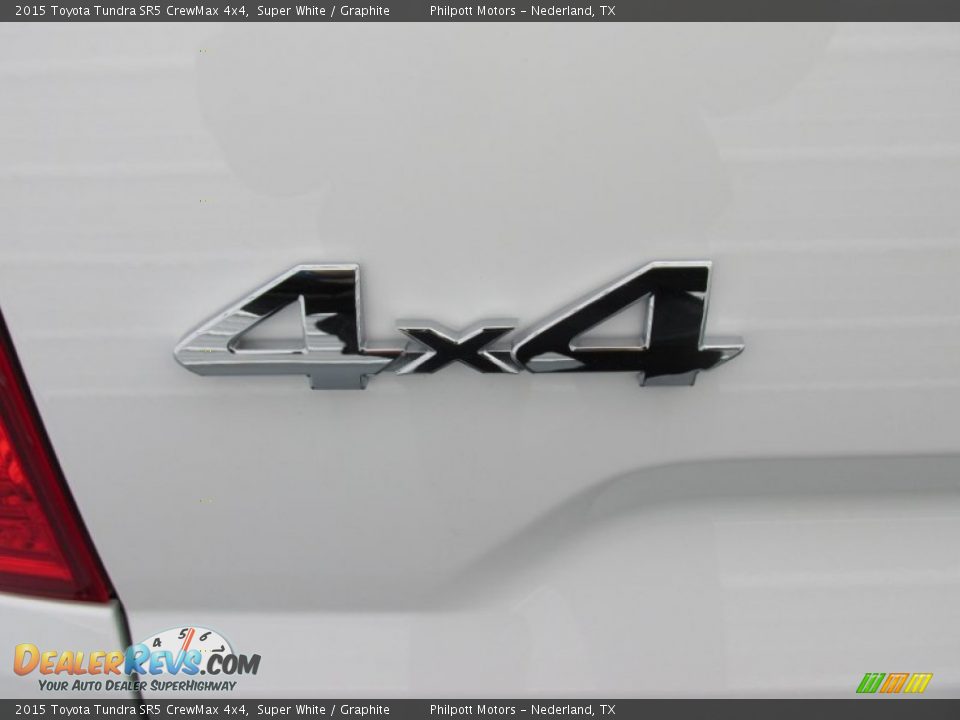 2015 Toyota Tundra SR5 CrewMax 4x4 Super White / Graphite Photo #18