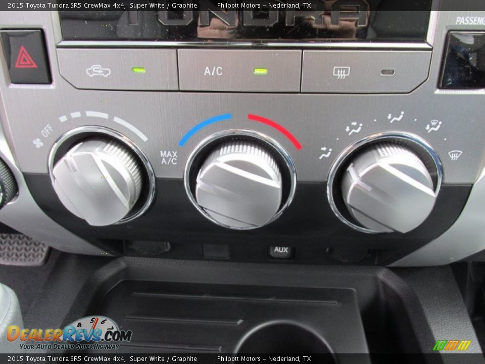 2015 Toyota Tundra SR5 CrewMax 4x4 Super White / Graphite Photo #29