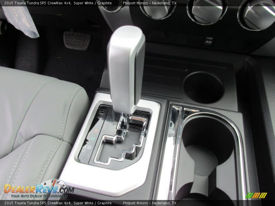 2015 Toyota Tundra SR5 CrewMax 4x4 Super White / Graphite Photo #31