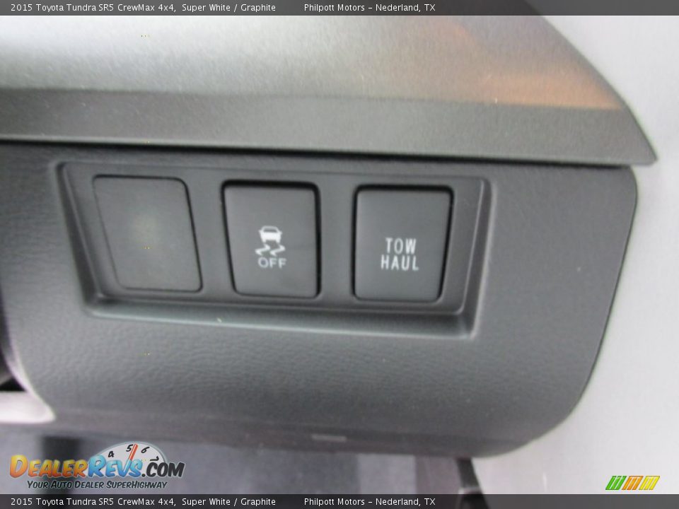 2015 Toyota Tundra SR5 CrewMax 4x4 Super White / Graphite Photo #32
