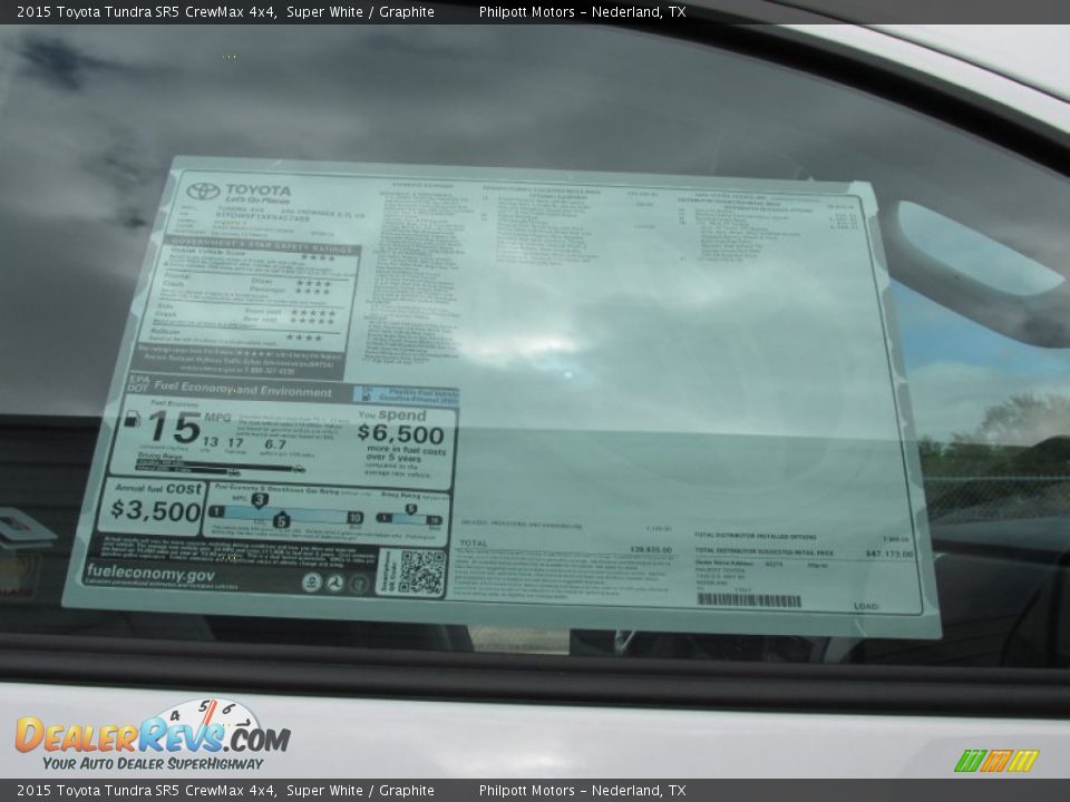 2015 Toyota Tundra SR5 CrewMax 4x4 Super White / Graphite Photo #36