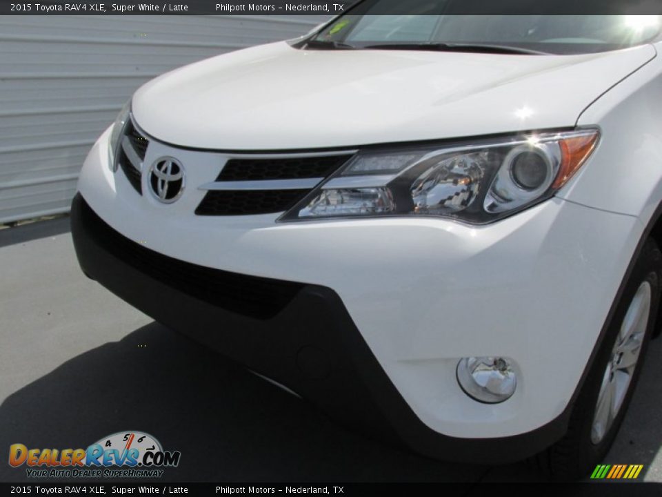 2015 Toyota RAV4 XLE Super White / Latte Photo #10