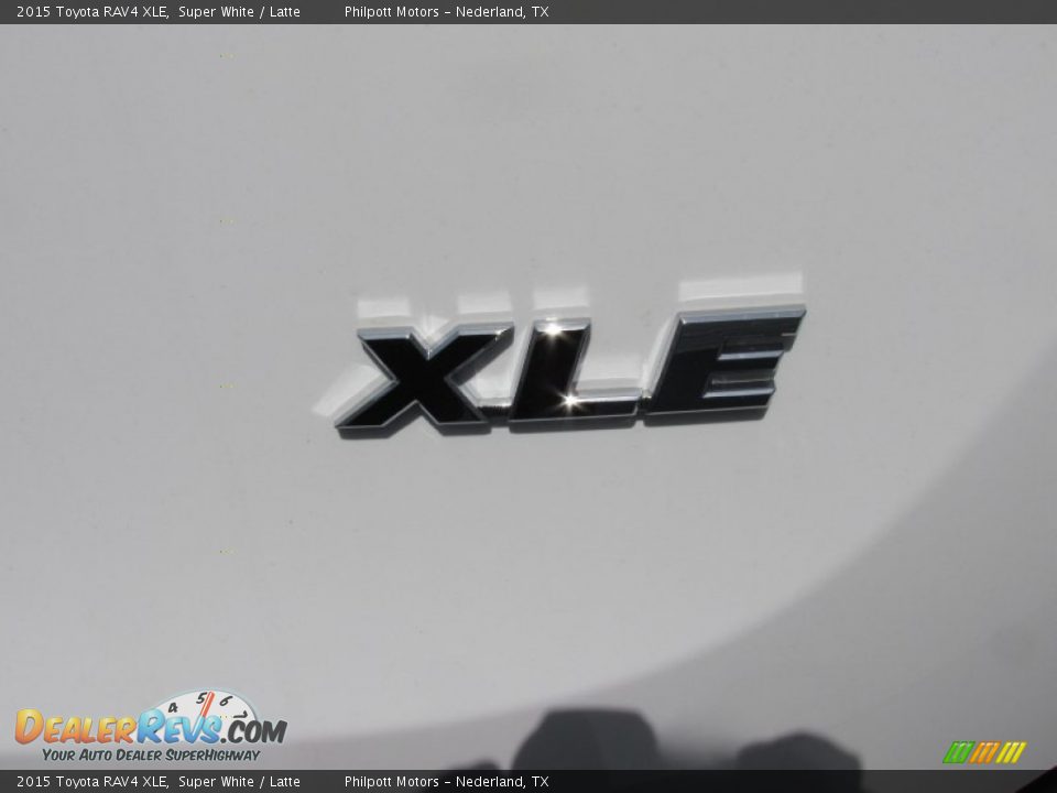 2015 Toyota RAV4 XLE Super White / Latte Photo #14