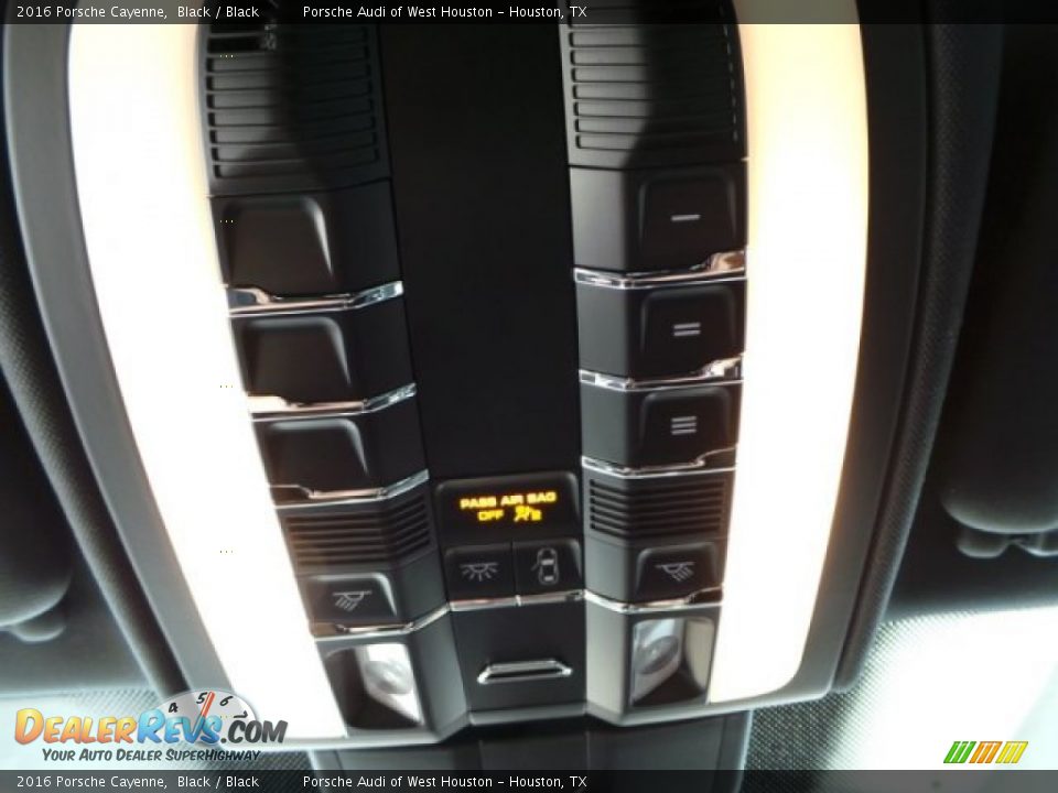 Controls of 2016 Porsche Cayenne  Photo #16