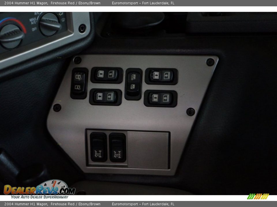 Controls of 2004 Hummer H1 Wagon Photo #30