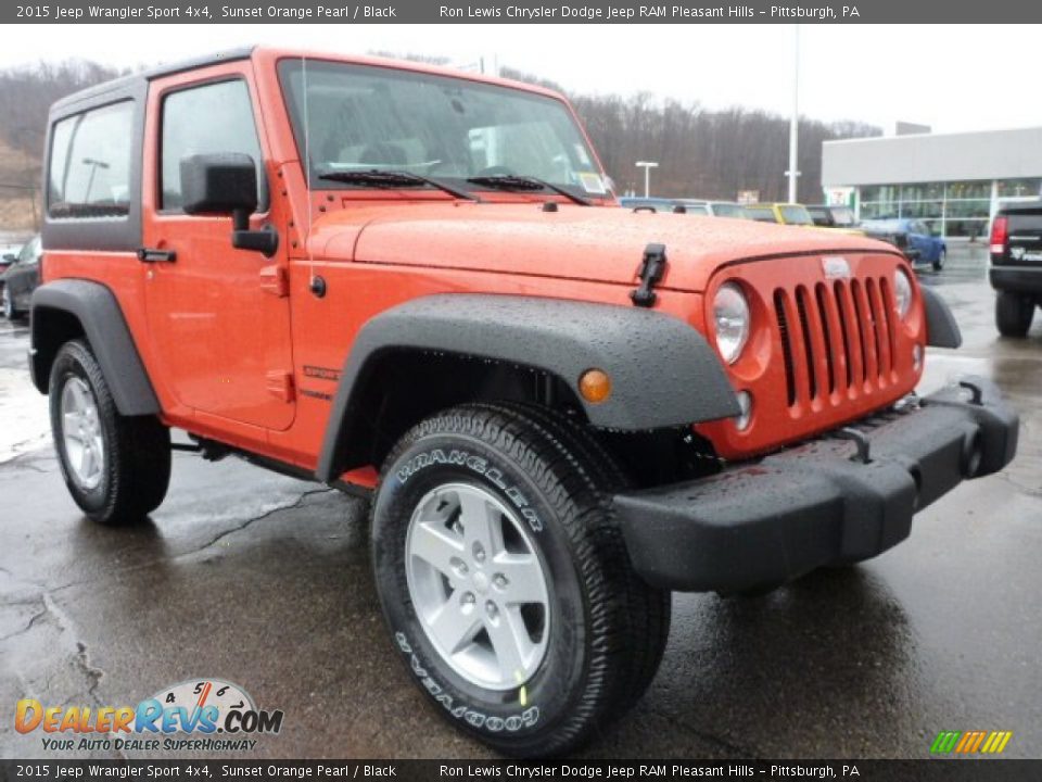Front 3/4 View of 2015 Jeep Wrangler Sport 4x4 Photo #9