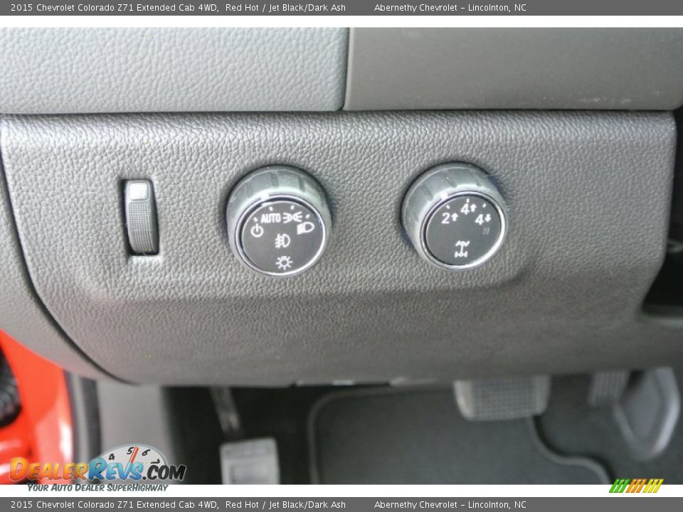 Controls of 2015 Chevrolet Colorado Z71 Extended Cab 4WD Photo #10