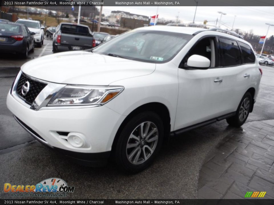 2013 Nissan Pathfinder SV 4x4 Moonlight White / Charcoal Photo #5