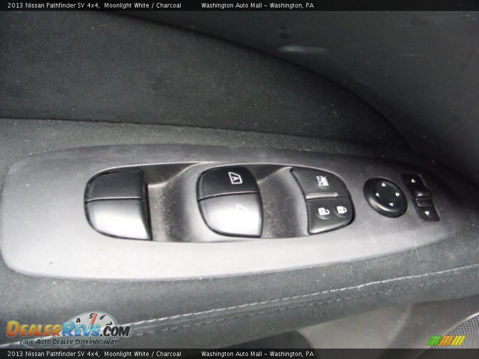 2013 Nissan Pathfinder SV 4x4 Moonlight White / Charcoal Photo #11