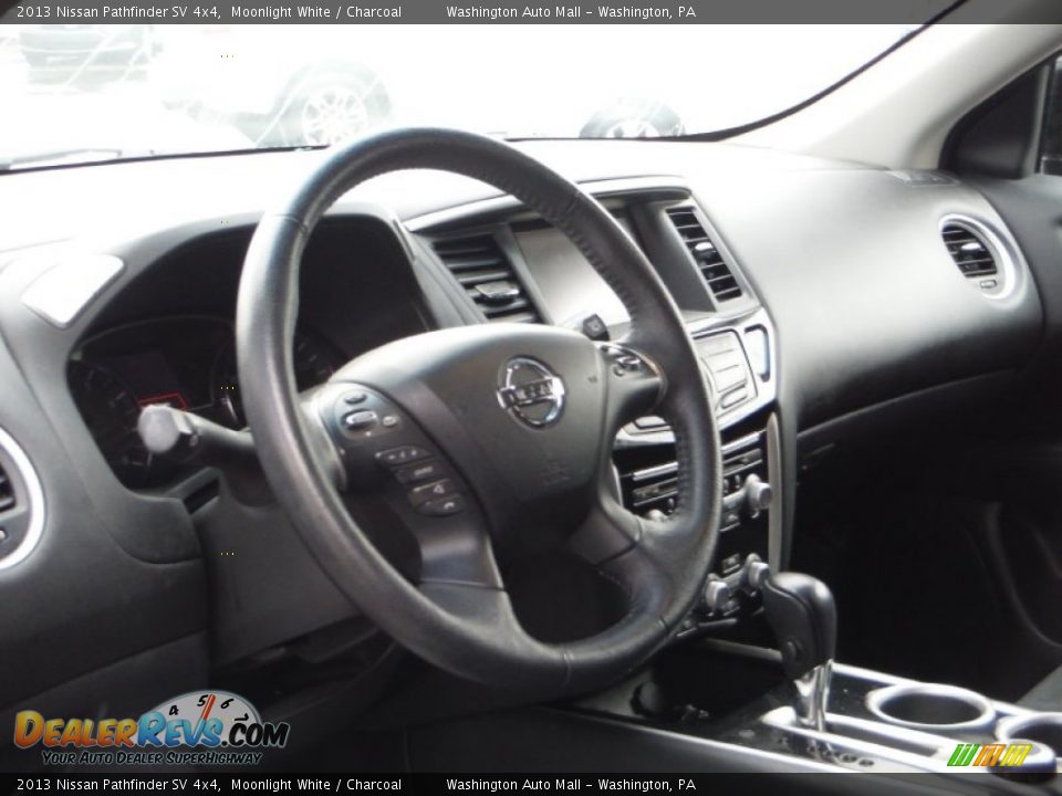 2013 Nissan Pathfinder SV 4x4 Moonlight White / Charcoal Photo #12