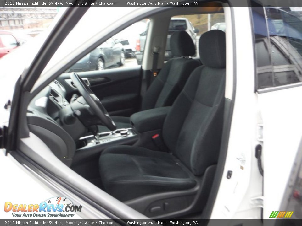 2013 Nissan Pathfinder SV 4x4 Moonlight White / Charcoal Photo #13