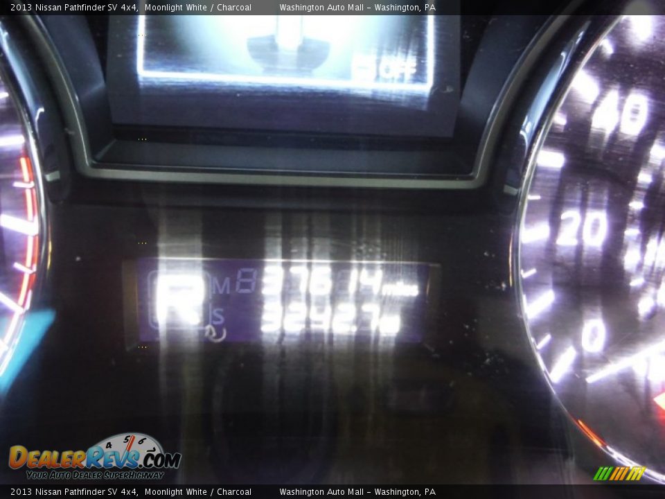 2013 Nissan Pathfinder SV 4x4 Moonlight White / Charcoal Photo #20