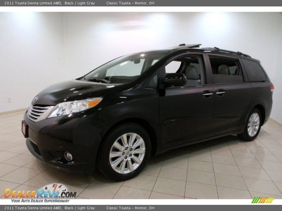Front 3/4 View of 2011 Toyota Sienna Limited AWD Photo #3
