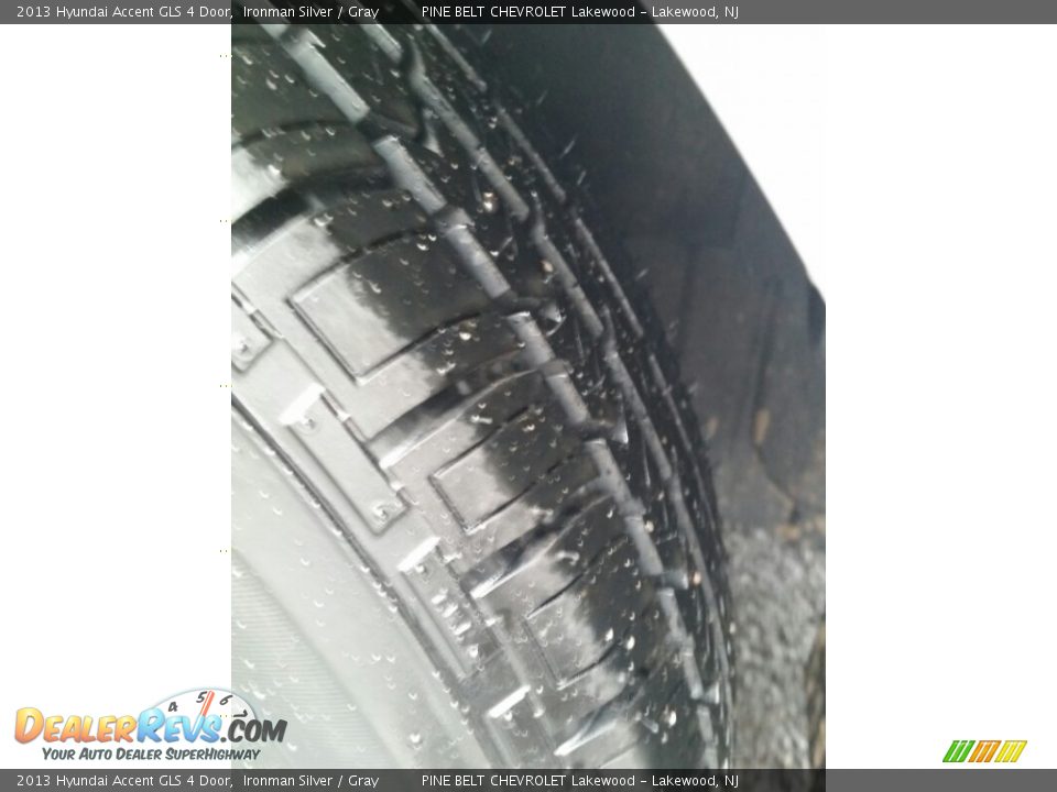 2013 Hyundai Accent GLS 4 Door Ironman Silver / Gray Photo #24