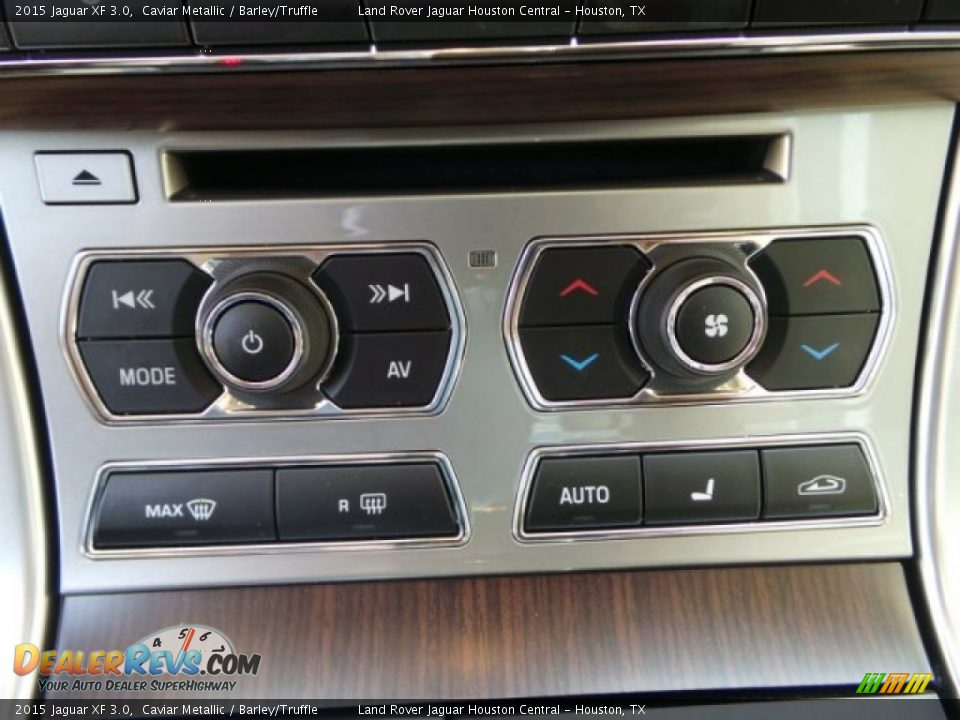 Controls of 2015 Jaguar XF 3.0 Photo #19