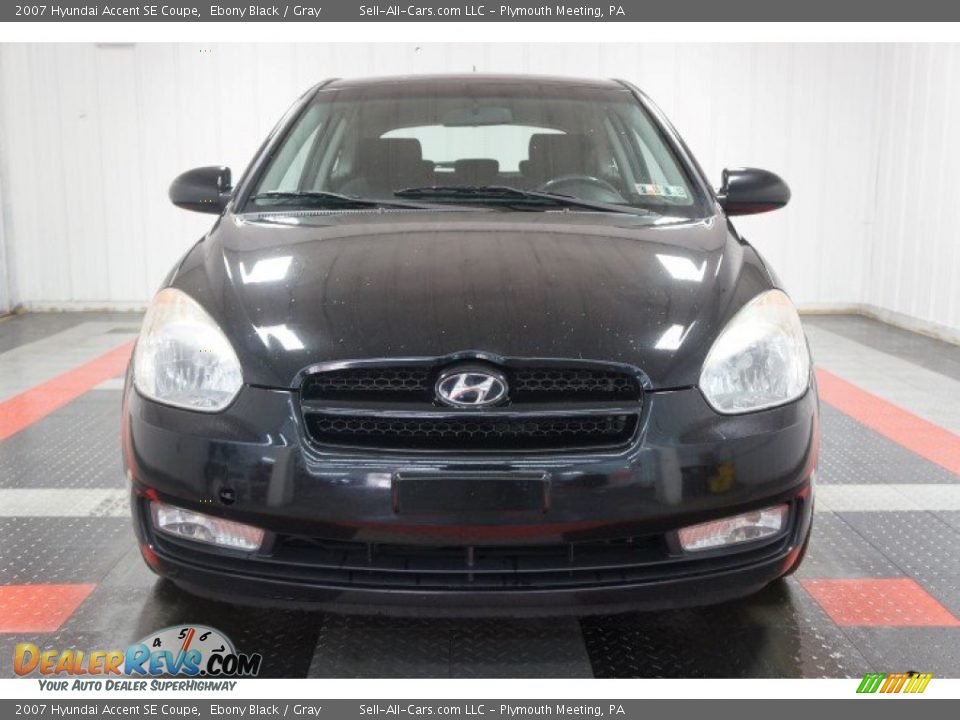 2007 Hyundai Accent SE Coupe Ebony Black / Gray Photo #4