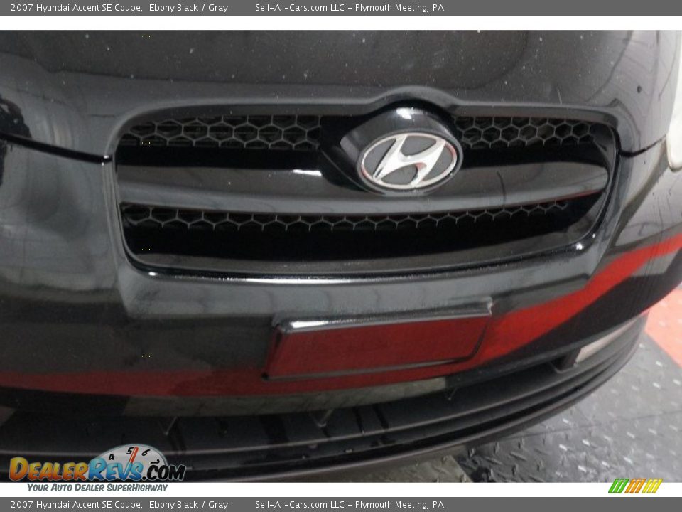 2007 Hyundai Accent SE Coupe Ebony Black / Gray Photo #34