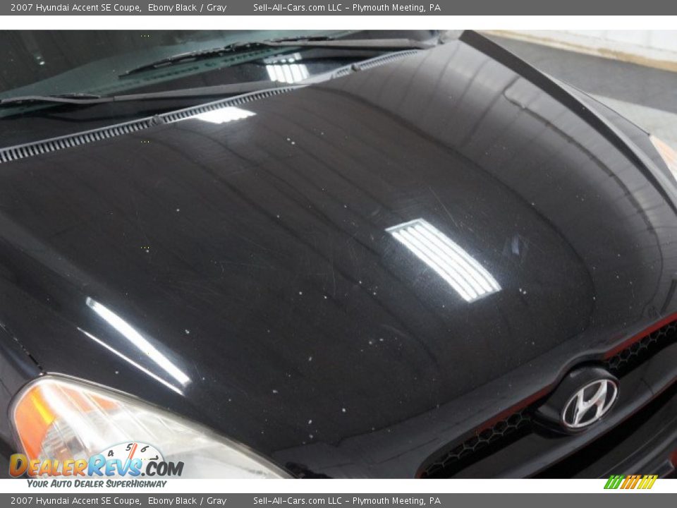 2007 Hyundai Accent SE Coupe Ebony Black / Gray Photo #35