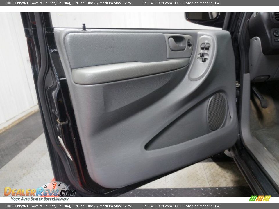 2006 Chrysler Town & Country Touring Brilliant Black / Medium Slate Gray Photo #12