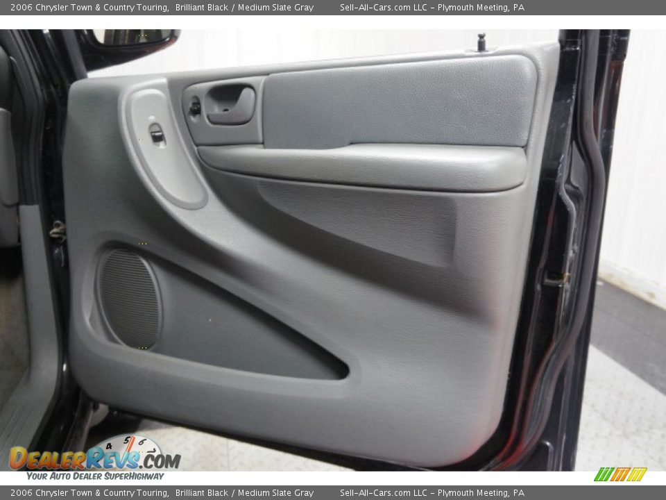 2006 Chrysler Town & Country Touring Brilliant Black / Medium Slate Gray Photo #17