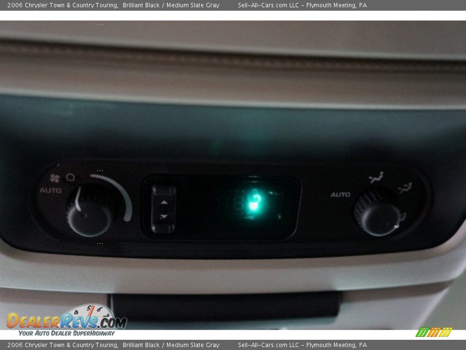 2006 Chrysler Town & Country Touring Brilliant Black / Medium Slate Gray Photo #25