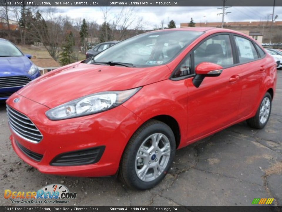 Front 3/4 View of 2015 Ford Fiesta SE Sedan Photo #5