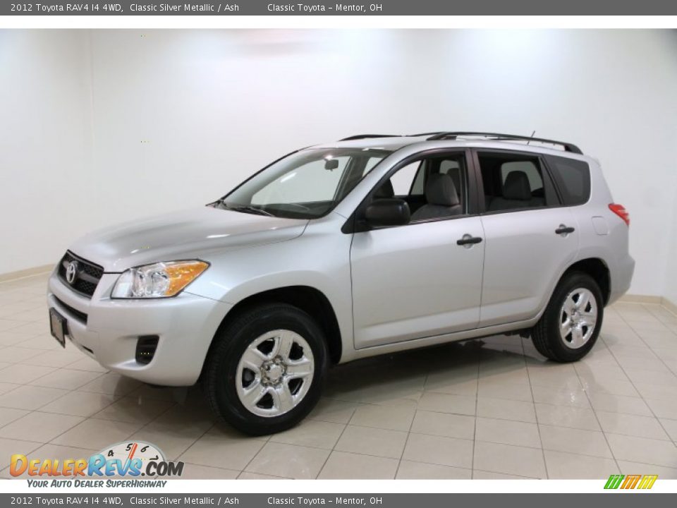 Front 3/4 View of 2012 Toyota RAV4 I4 4WD Photo #3