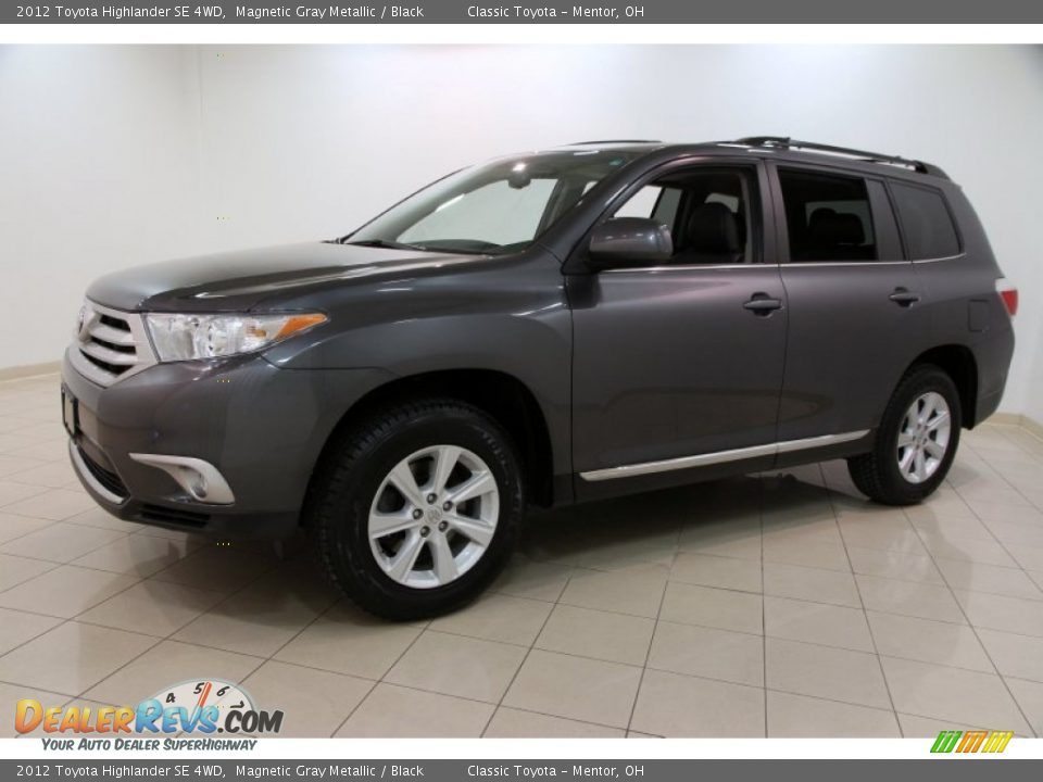 Front 3/4 View of 2012 Toyota Highlander SE 4WD Photo #3