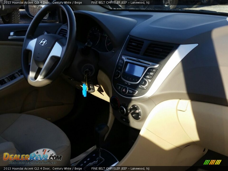 2013 Hyundai Accent GLS 4 Door Century White / Beige Photo #12