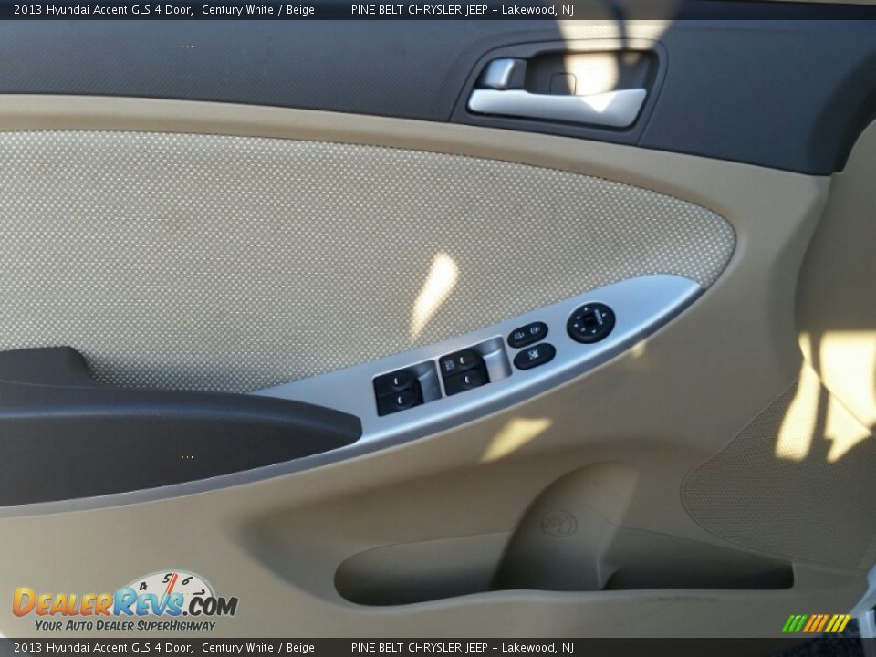 2013 Hyundai Accent GLS 4 Door Century White / Beige Photo #21